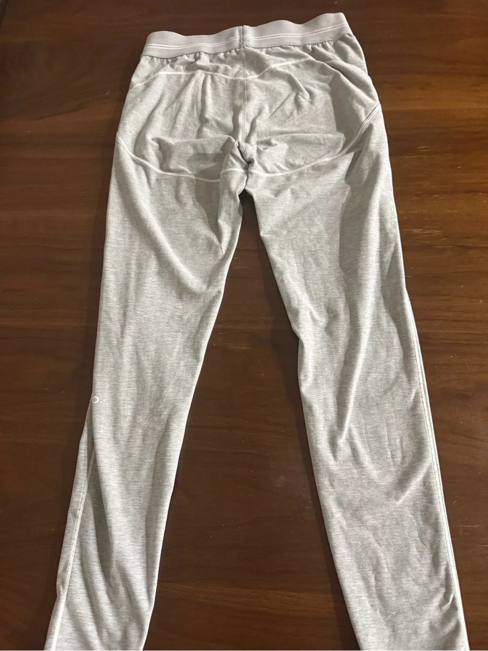 ALO Yoga soft stretch